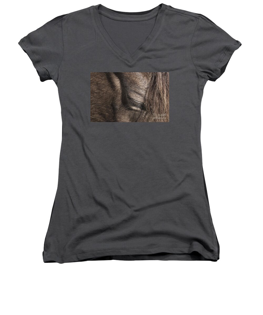 Horse Women's V-Neck featuring the photograph The Kind Eye by Joann Long