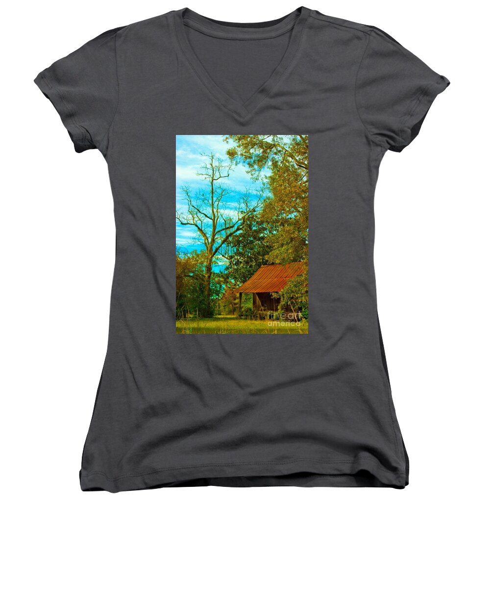 Michael Tidwell Photography Women's V-Neck featuring the photograph The Old Homestead 2 by Michael Tidwell