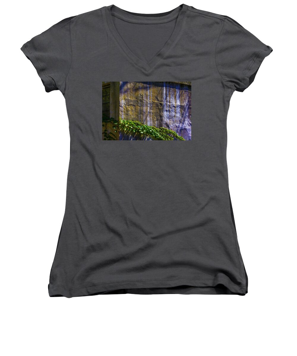  Women's V-Neck featuring the photograph The Perfect Space by Raymond Kunst