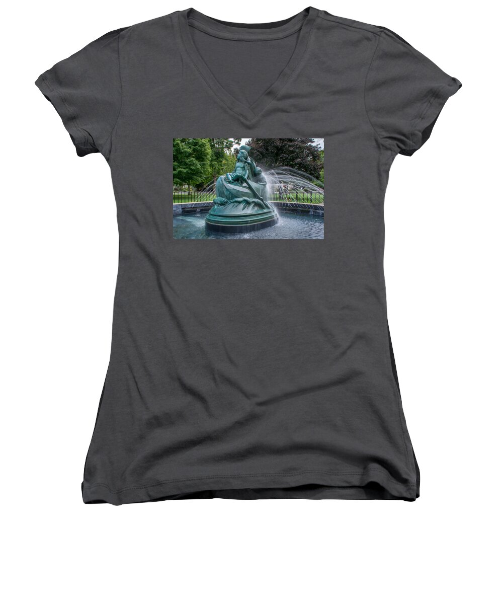 Guy Whiteley Photography Women's V-Neck featuring the photograph Wynken Blynken and Nod by Guy Whiteley