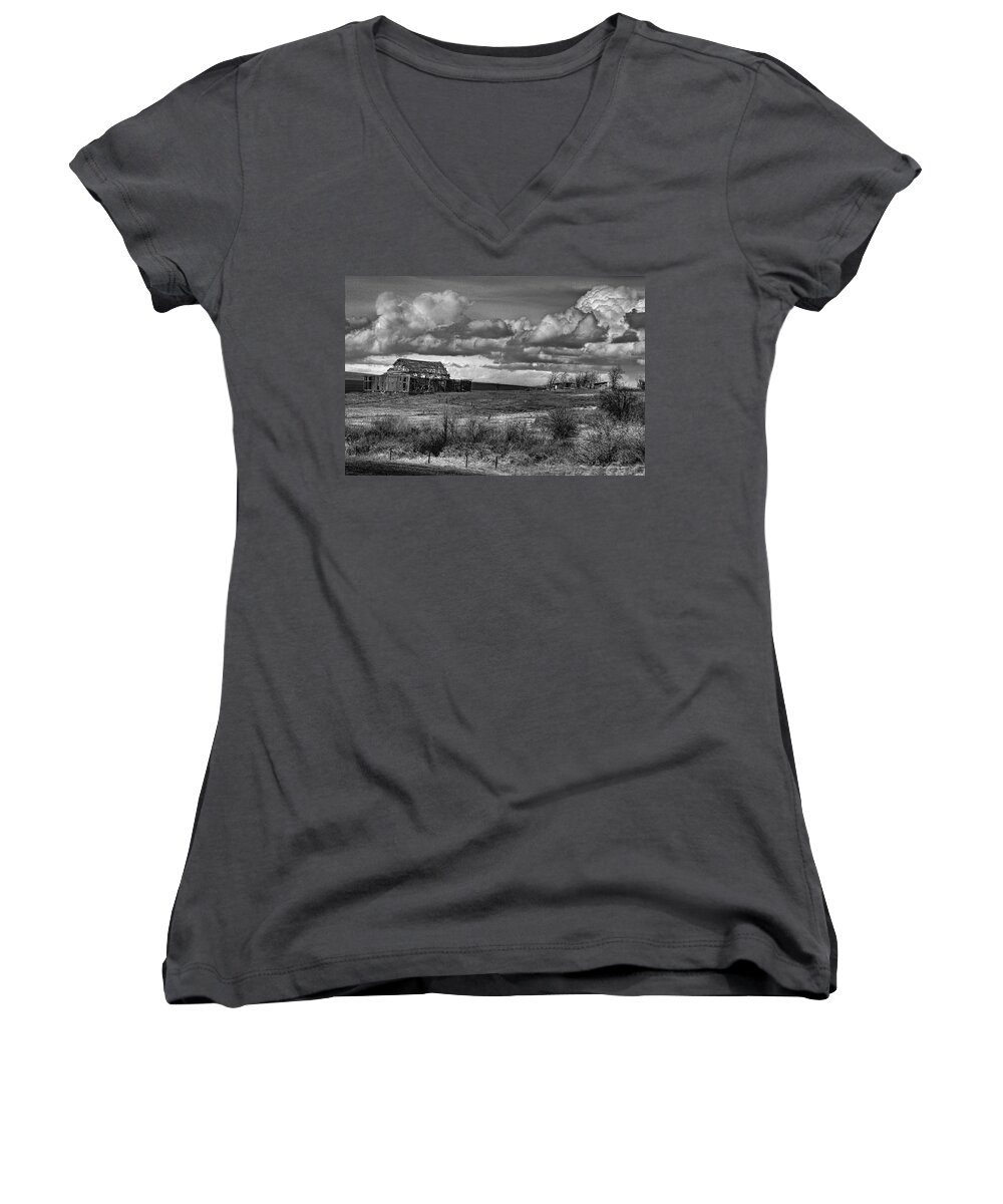The Old Homestead Women's V-Neck featuring the photograph The Old Homestead by Wes and Dotty Weber