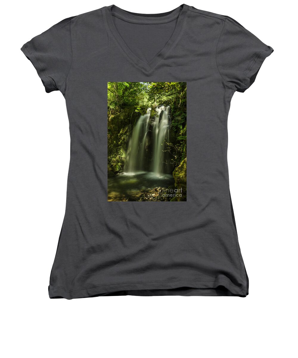 Tropical Women's V-Neck featuring the photograph Cool Down #1 by Nick Boren