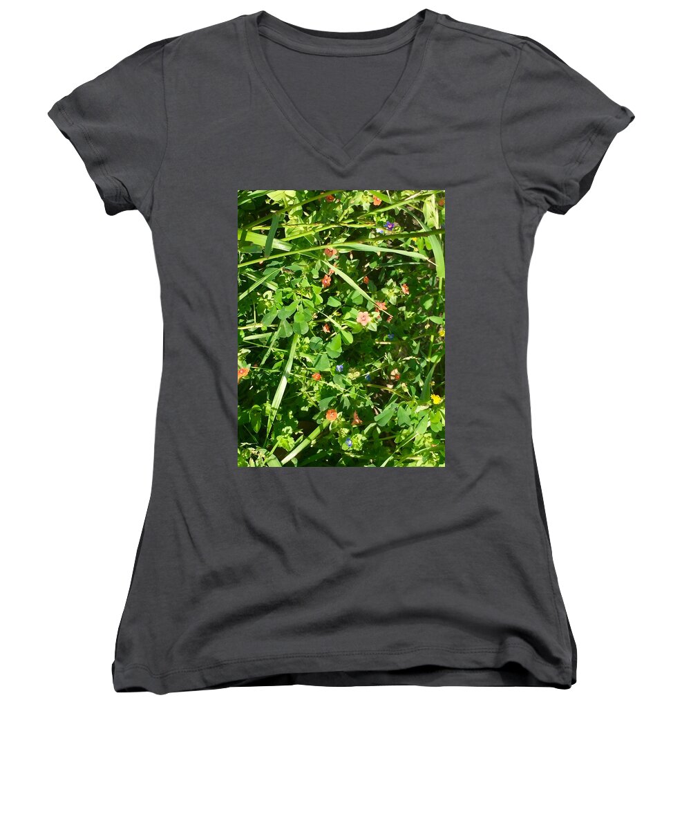 Nature Women's V-Neck featuring the photograph Beauty in the Details by Etta Harris