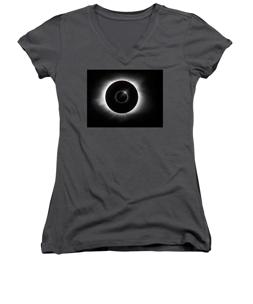 Total Solar Eclipse Women's V-Neck featuring the photograph Blinkless by Art Cole