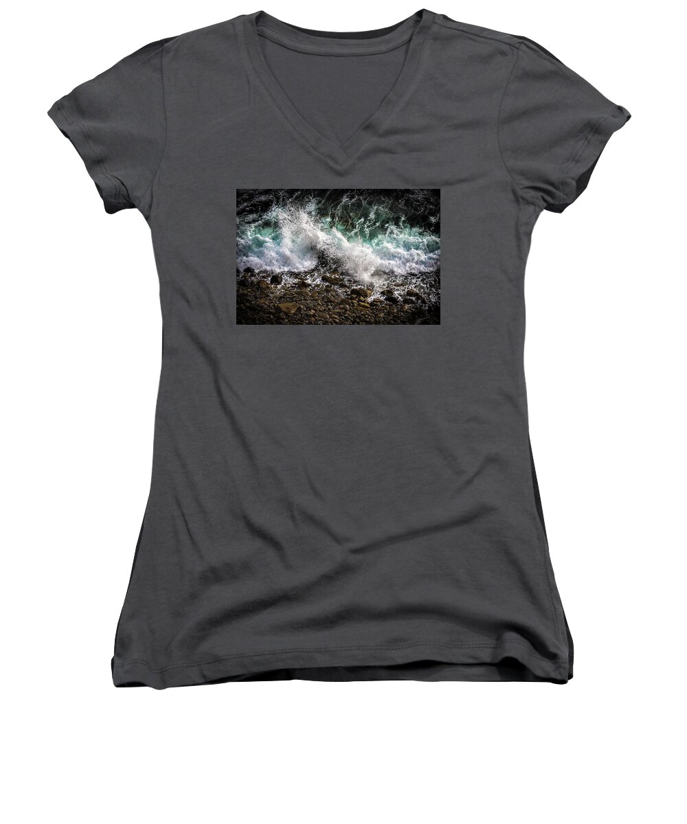 Ocean Women's V-Neck featuring the photograph Crashing Surf by Jason Roberts