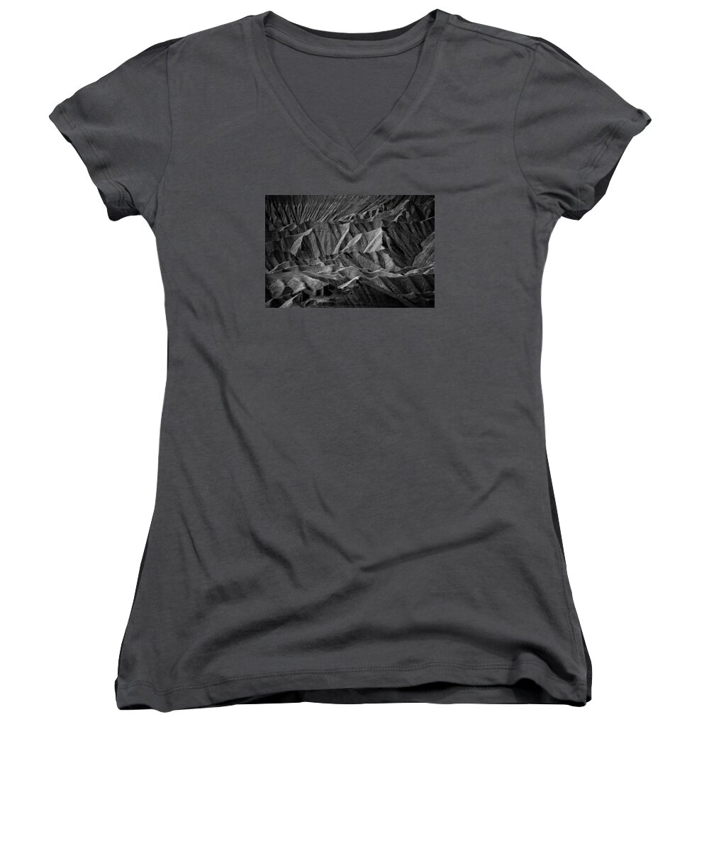 Amazing Women's V-Neck featuring the photograph Dynamic Range by Gary Migues