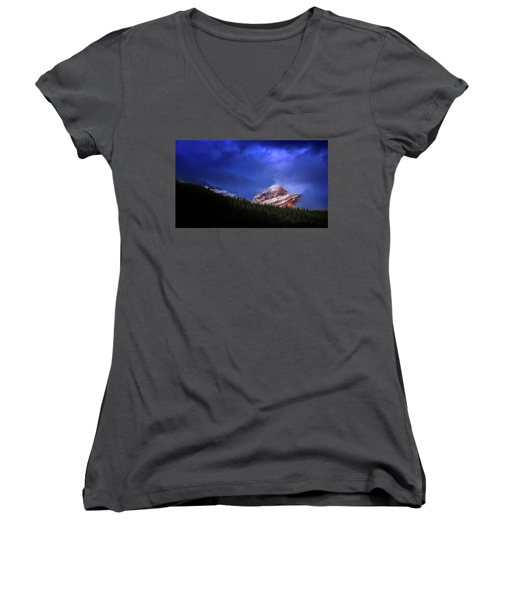 Golden Women's V-Neck featuring the photograph Golden Nugget by John Poon