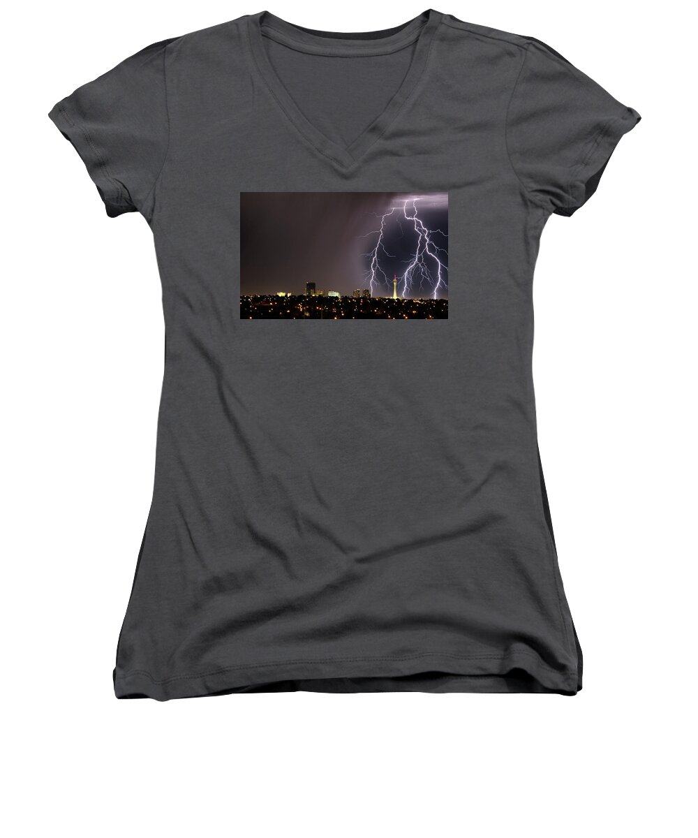  Women's V-Neck featuring the photograph Good Night Everybody by Michael W Rogers