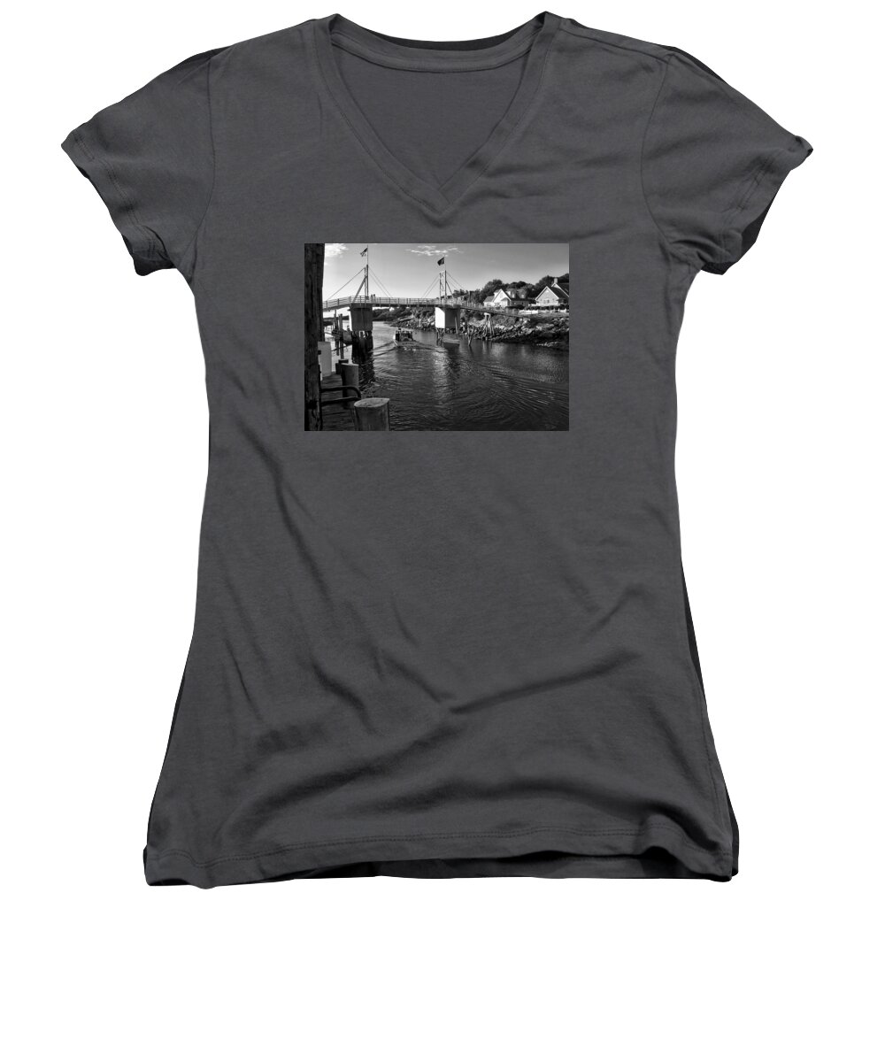 Maine Women's V-Neck featuring the photograph Heading to Sea - Perkins Cove - Maine by Steven Ralser