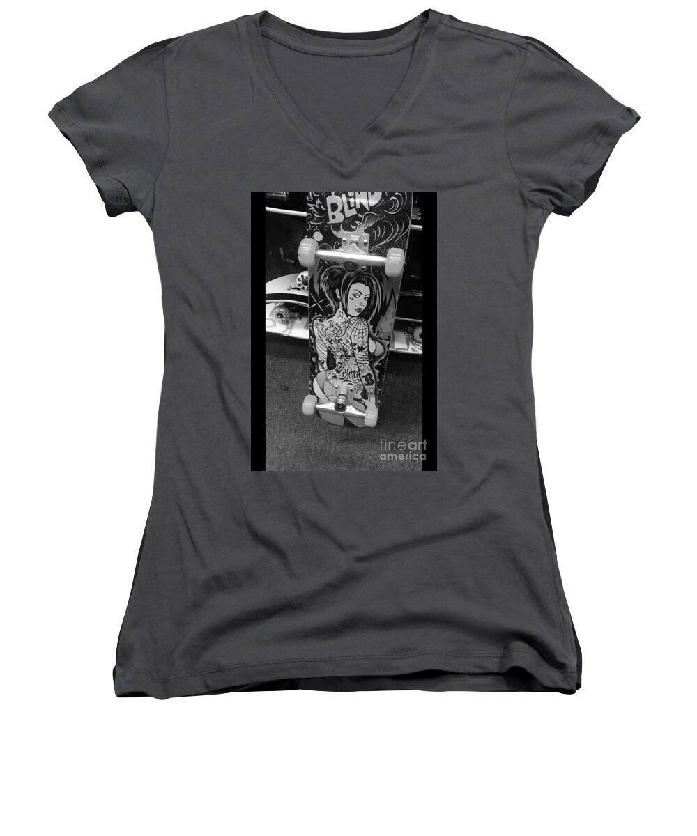 Skate Women's V-Neck featuring the photograph I'm blind by WaLdEmAr BoRrErO