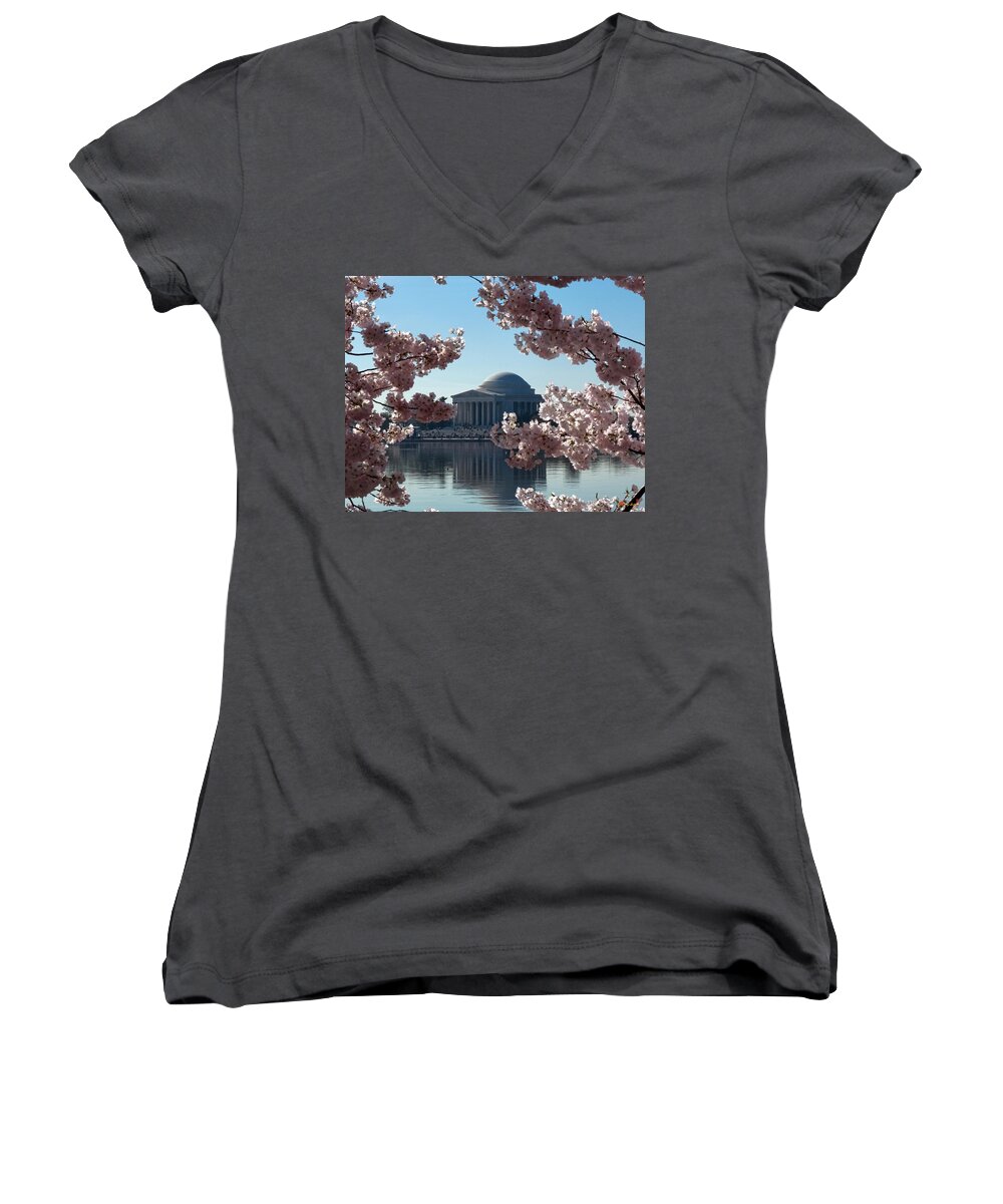 Washington D.c. Women's V-Neck featuring the photograph Jefferson Memorial at Cherry Blossom Time on the Tidal Basin DS008 by Gerry Gantt