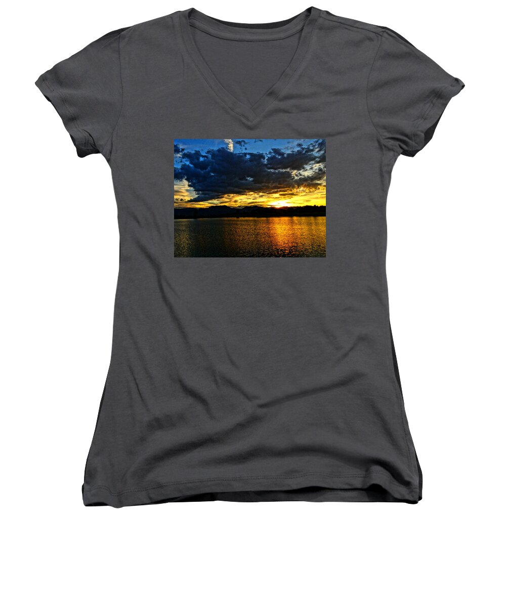 Colorado Mountain Sunset Women's V-Neck featuring the photograph Love Lake by Eric Dee