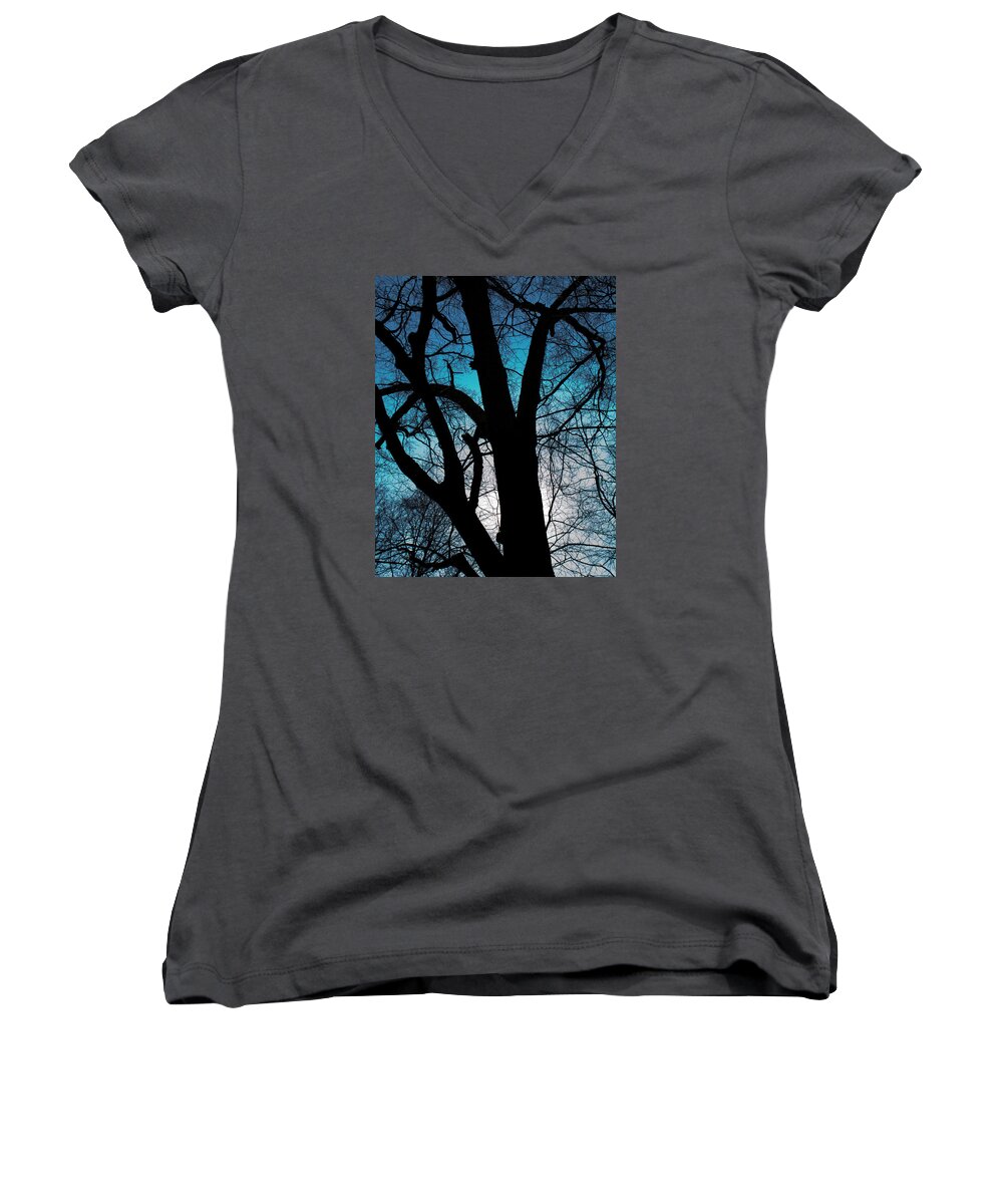 Blue Women's V-Neck featuring the photograph Might Oak 16x20 by Leah Palmer