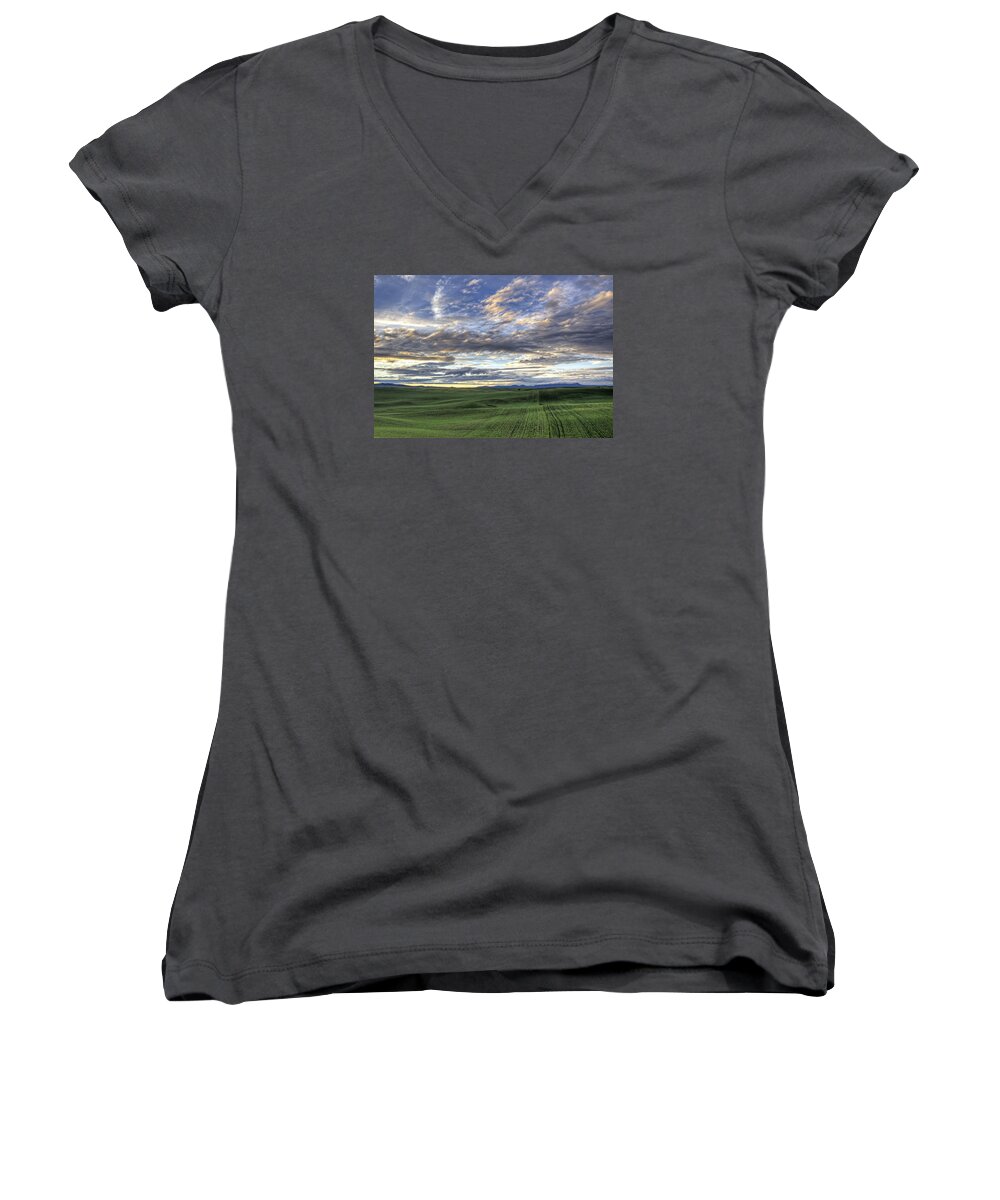 Outdoors Women's V-Neck featuring the photograph Moscow Mtn Sunset by Doug Davidson