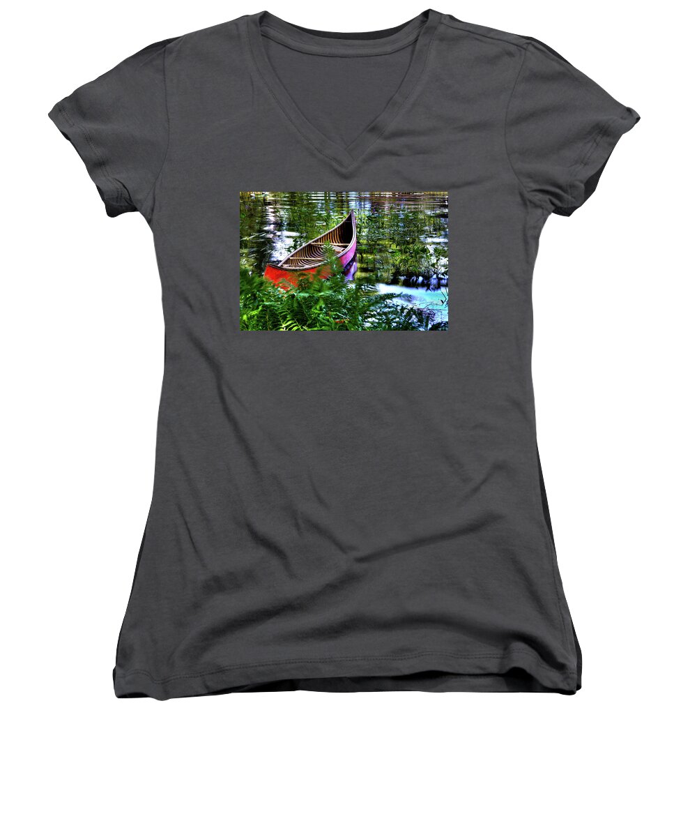 Old Red Canoe Women's V-Neck featuring the photograph Old Red Canoe by David Patterson