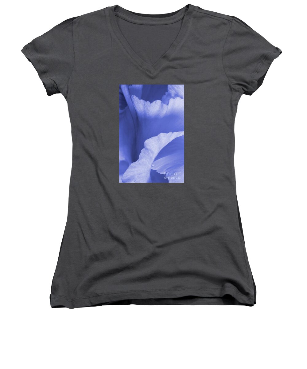 Spring Women's V-Neck featuring the photograph Open Your Heart by Greg Summers