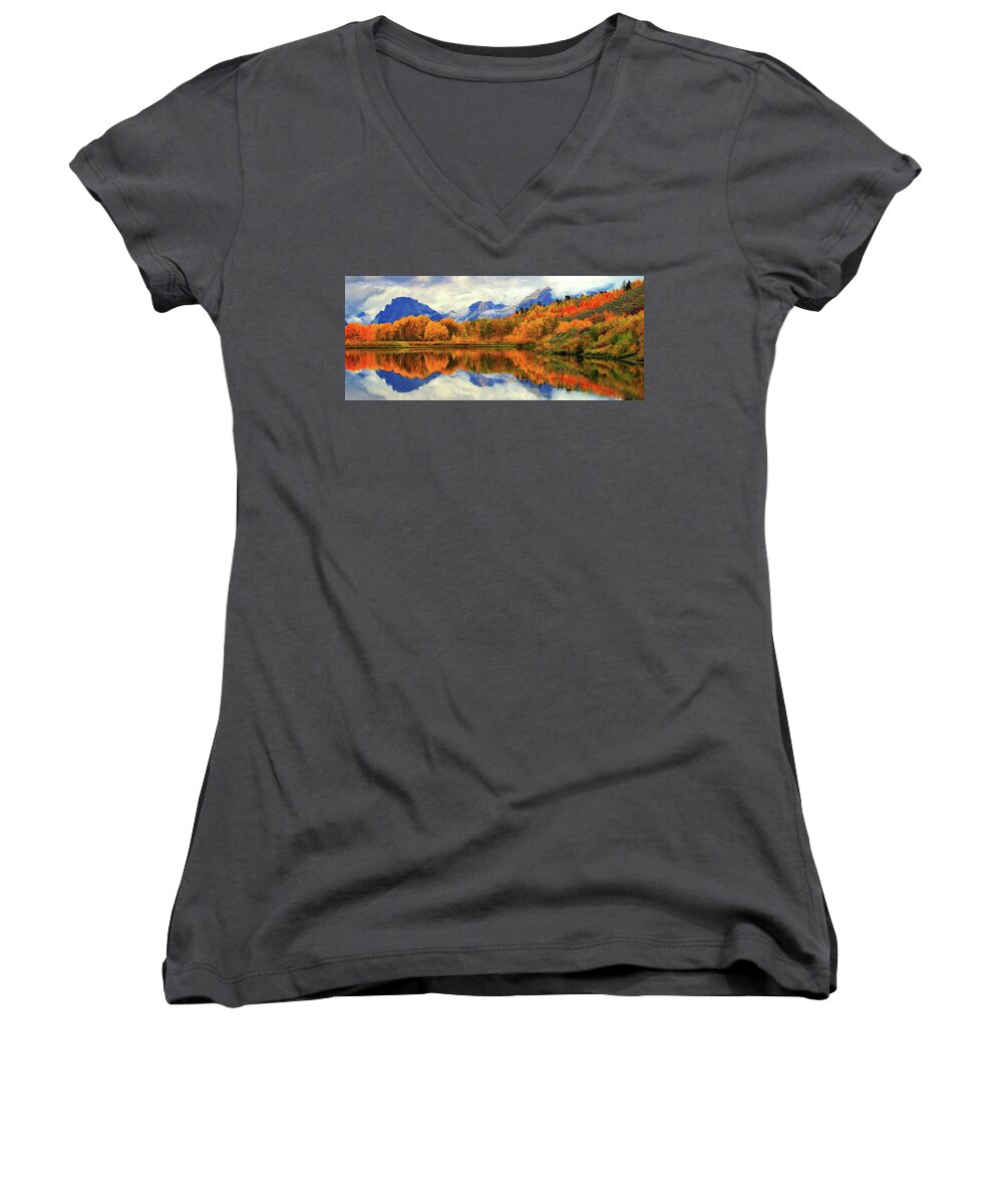Oxbow Bend Women's V-Neck featuring the photograph Oxbow Bend Impressions by Greg Norrell