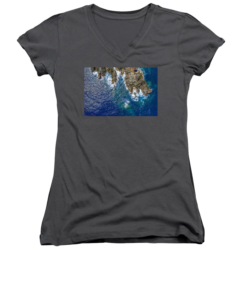 Sea Women's V-Neck featuring the photograph Peterborg Point by Gary Felton
