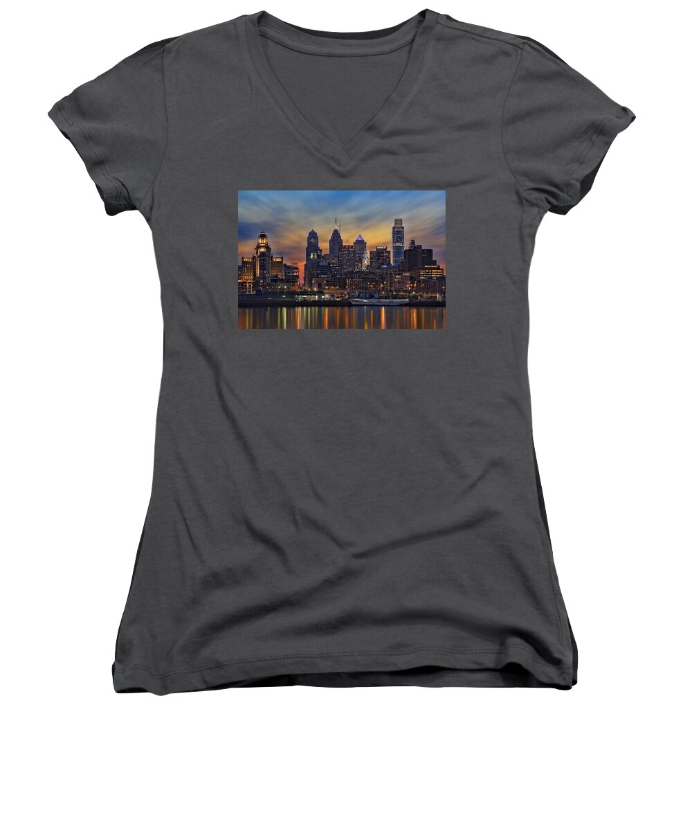Philadelphia Skyline Women's V-Neck featuring the photograph Philadelphia Skyline by Susan Candelario