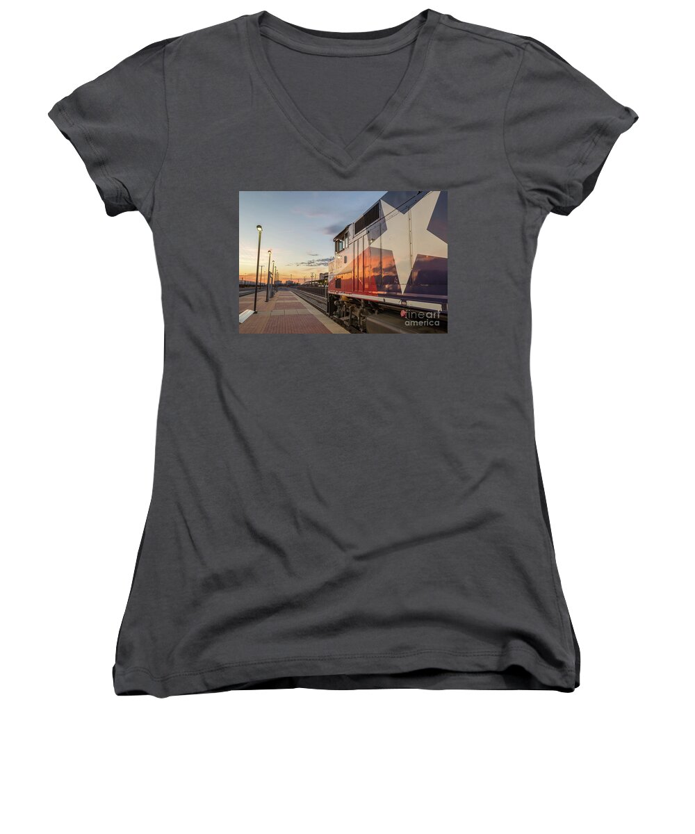 Fort Worth Women's V-Neck featuring the photograph Rolling into the sunset by Paul Quinn