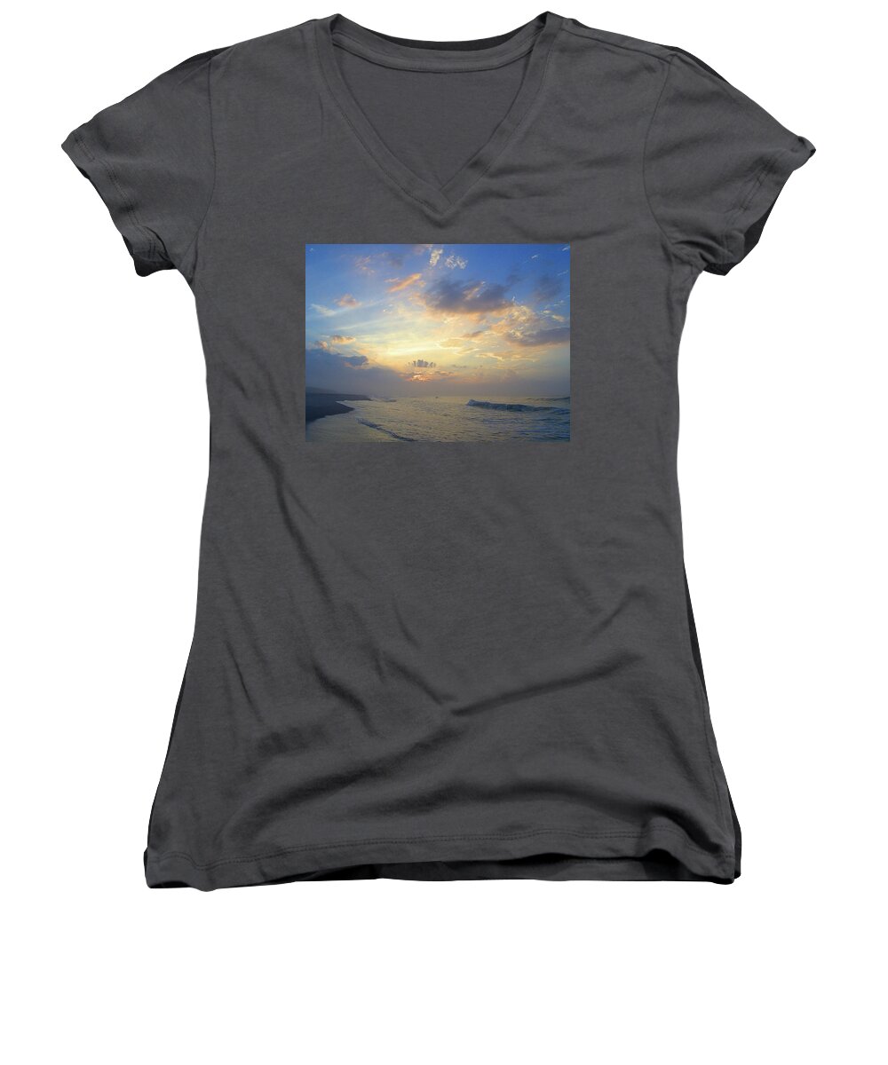 Seas Women's V-Neck featuring the photograph Spring Sunrise by Newwwman