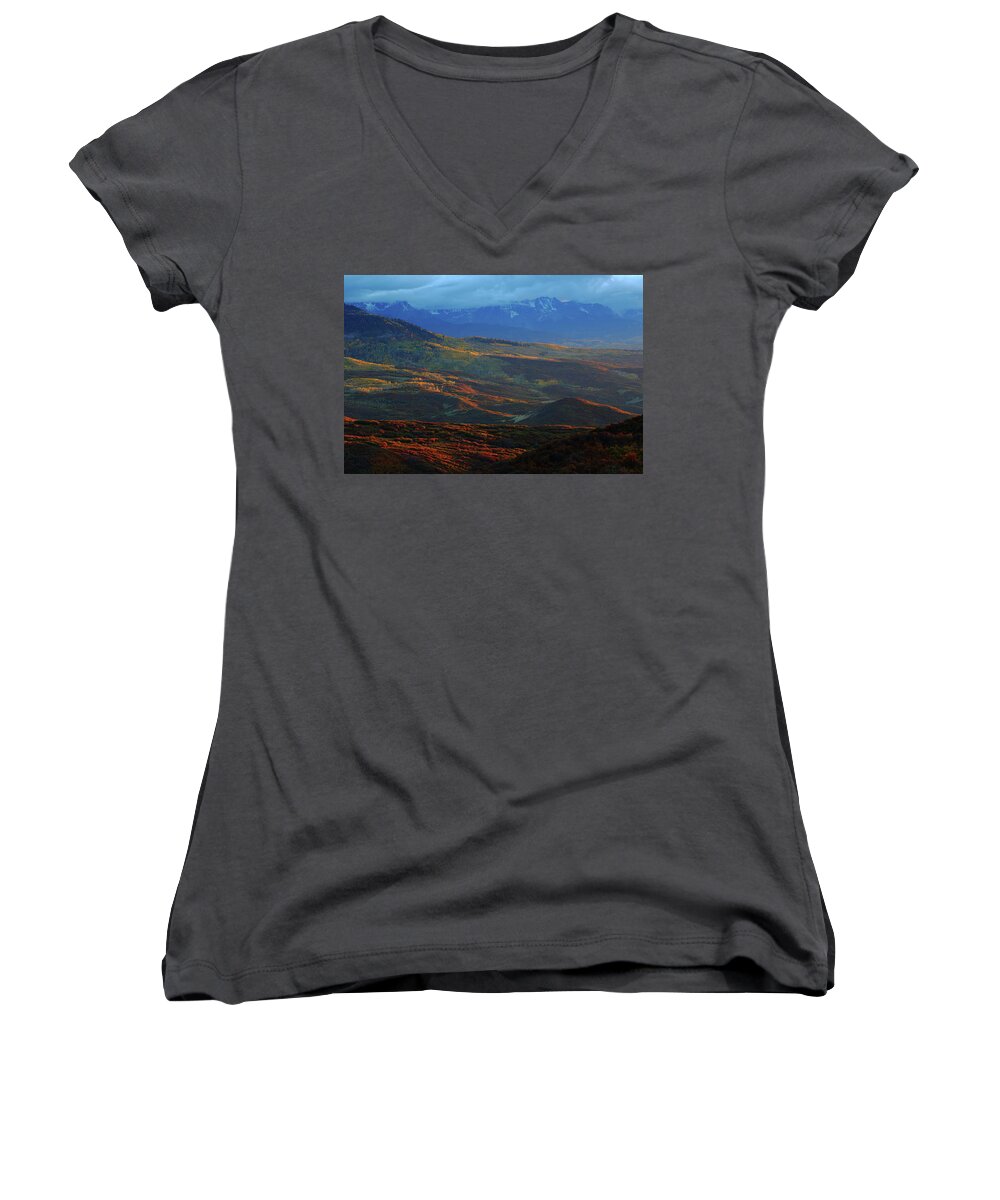 Fall Women's V-Neck featuring the photograph Sunset during autumn below the San Juan Mountains in Colorado by Jetson Nguyen