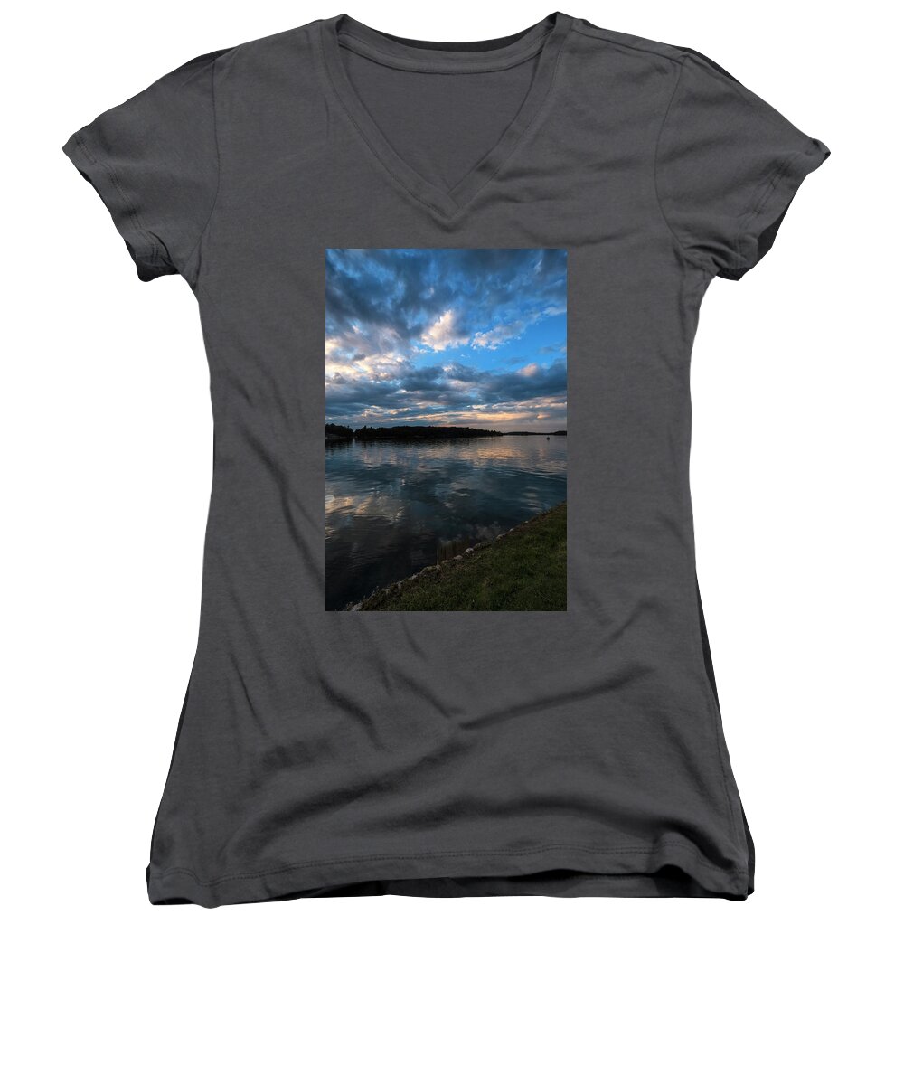 St Lawrence Seaway Women's V-Neck featuring the photograph Sunset On The River by Tom Singleton