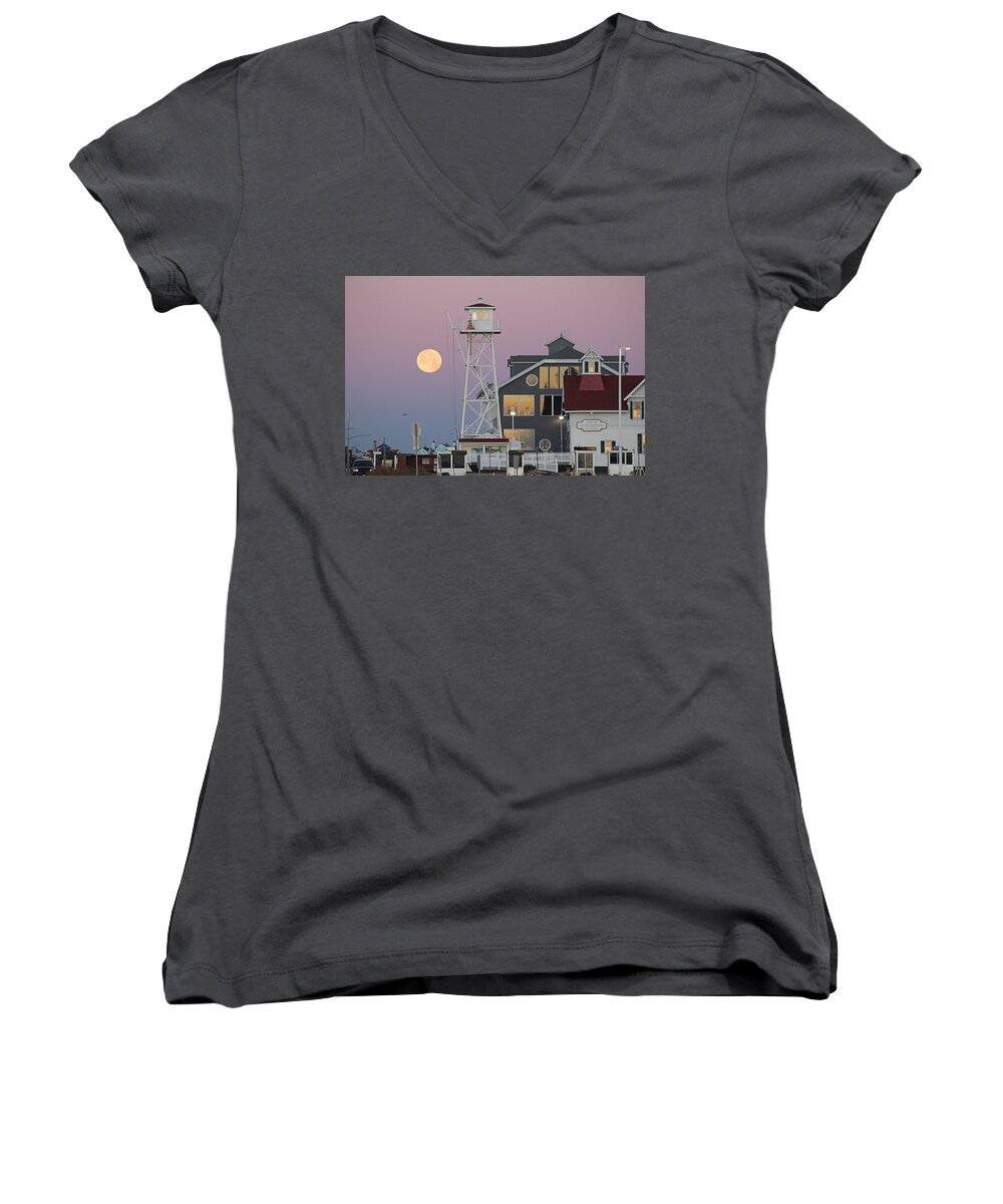 Moon Women's V-Neck featuring the photograph Super Wolf Moon At The Watch Tower by Robert Banach