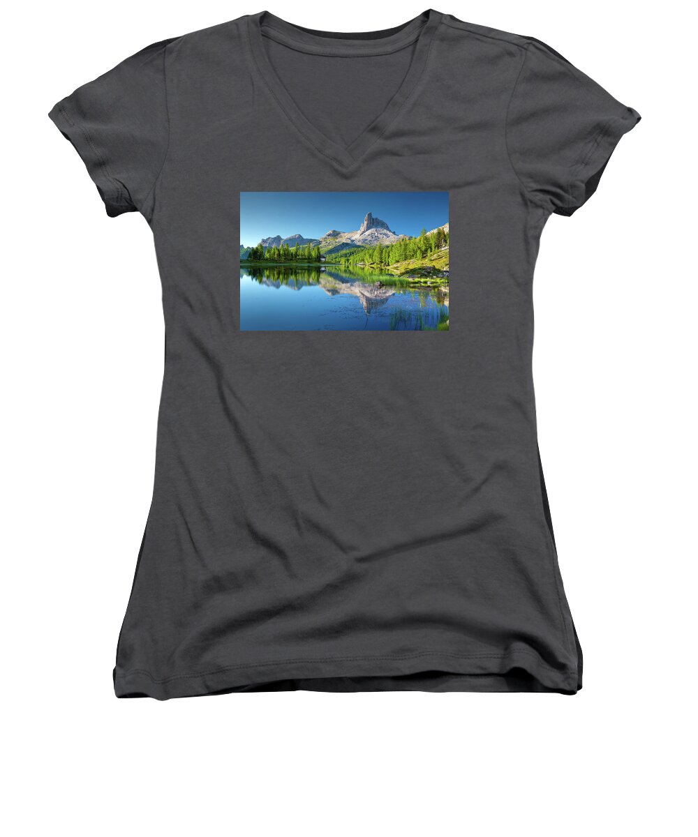 Great Women's V-Neck featuring the photograph The Great Northwest by David Dehner