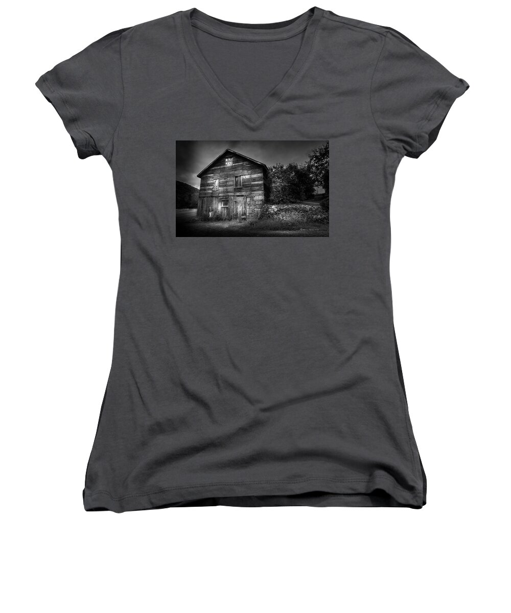 Barn Women's V-Neck featuring the photograph The Old Place by Marvin Spates