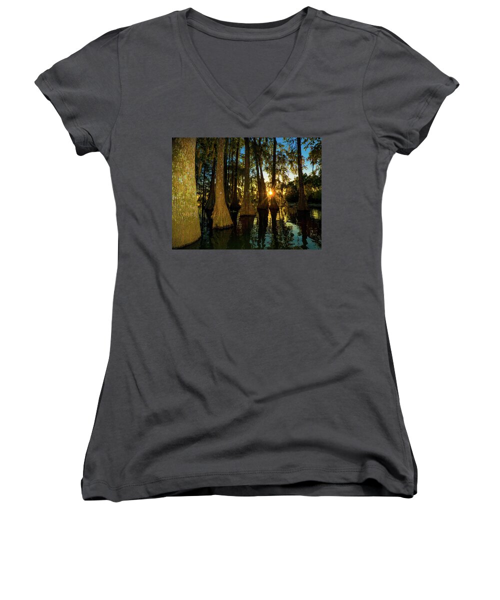 Orcinus Fotograffy Women's V-Neck featuring the photograph The Pow wa of the Light by Kimo Fernandez