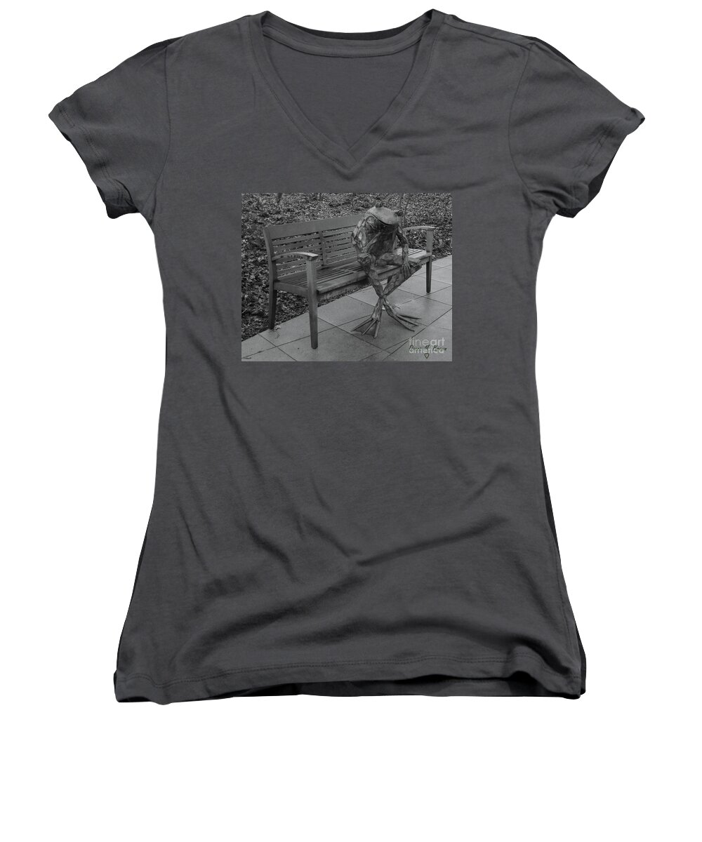 Frog Women's V-Neck featuring the photograph The Thinking Frog by Donna Brown