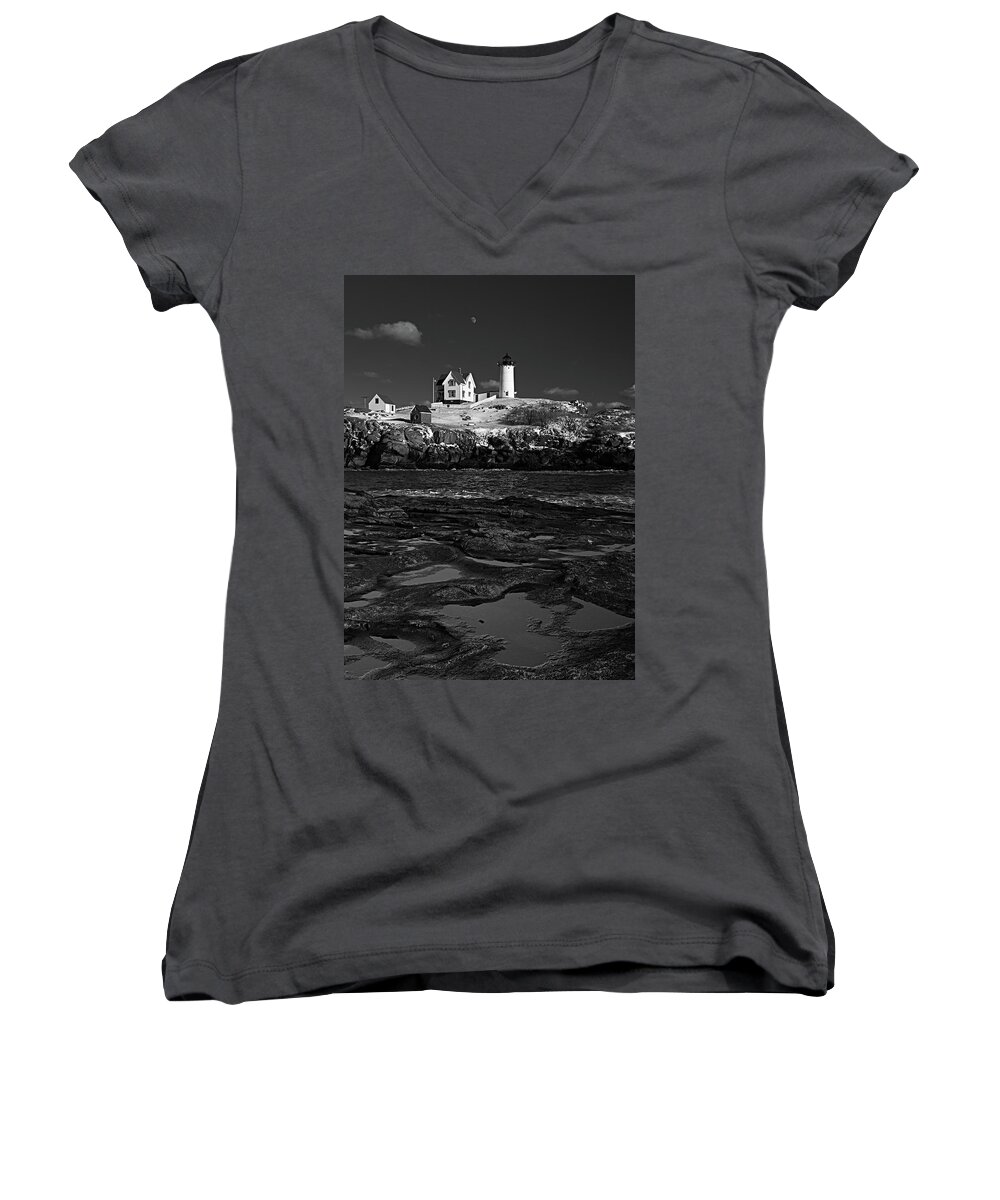 Vacationland Women's V-Neck featuring the photograph Winter At Nubble Lighthouse BW by David Smith