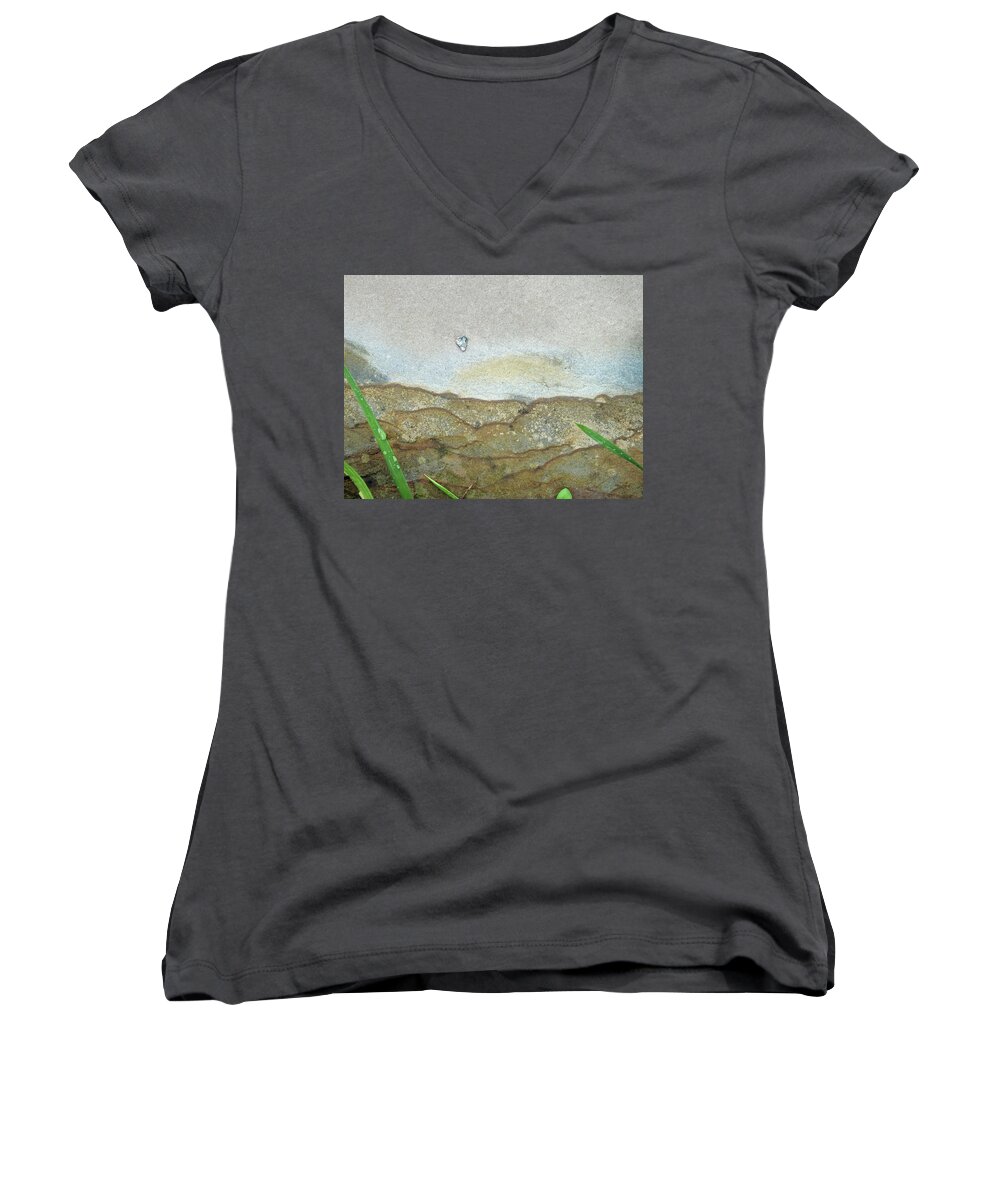 Duane Mccullough Women's V-Neck featuring the photograph Rock Stain Abstract 5 by Duane McCullough