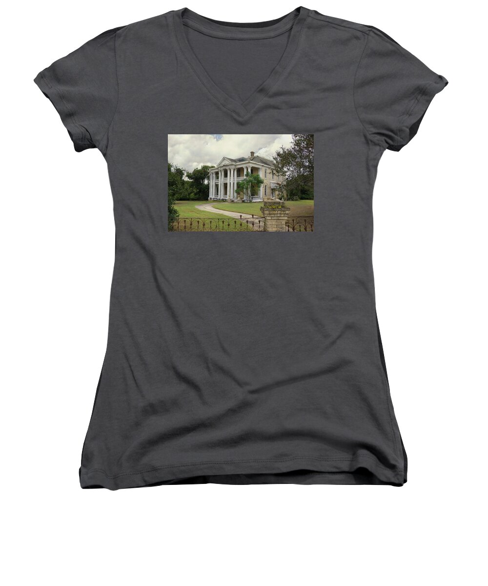 Texas Women's V-Neck featuring the photograph Texas Mansion in Ruin by Kelly Gomez