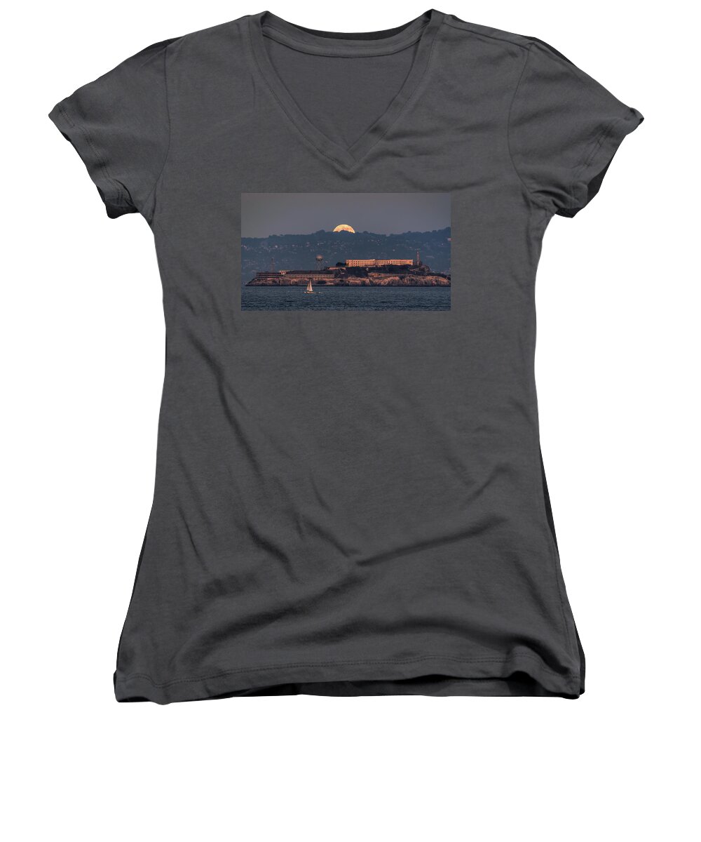 Landscape Women's V-Neck featuring the photograph Alcatraz Moonrise by Laura Macky