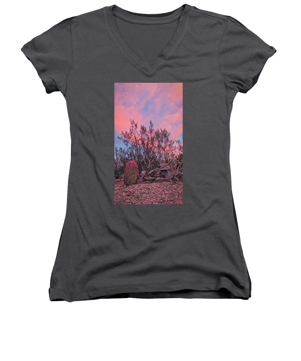 Pink Skies Women's V-Neck featuring the photograph Desert Tranquility by Judy Kennedy