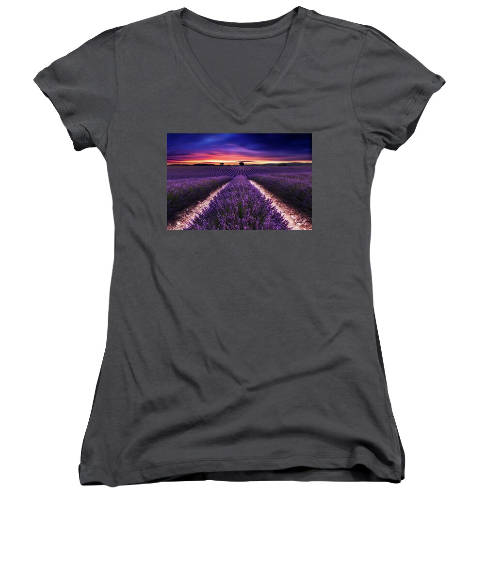 Landscape Women's V-Neck featuring the photograph Final glory by Jorge Maia