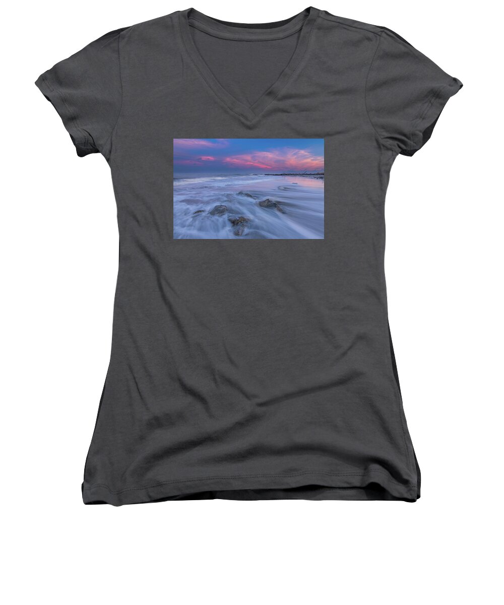 Folly Beach Women's V-Neck featuring the photograph In A Rush by Ree Reid