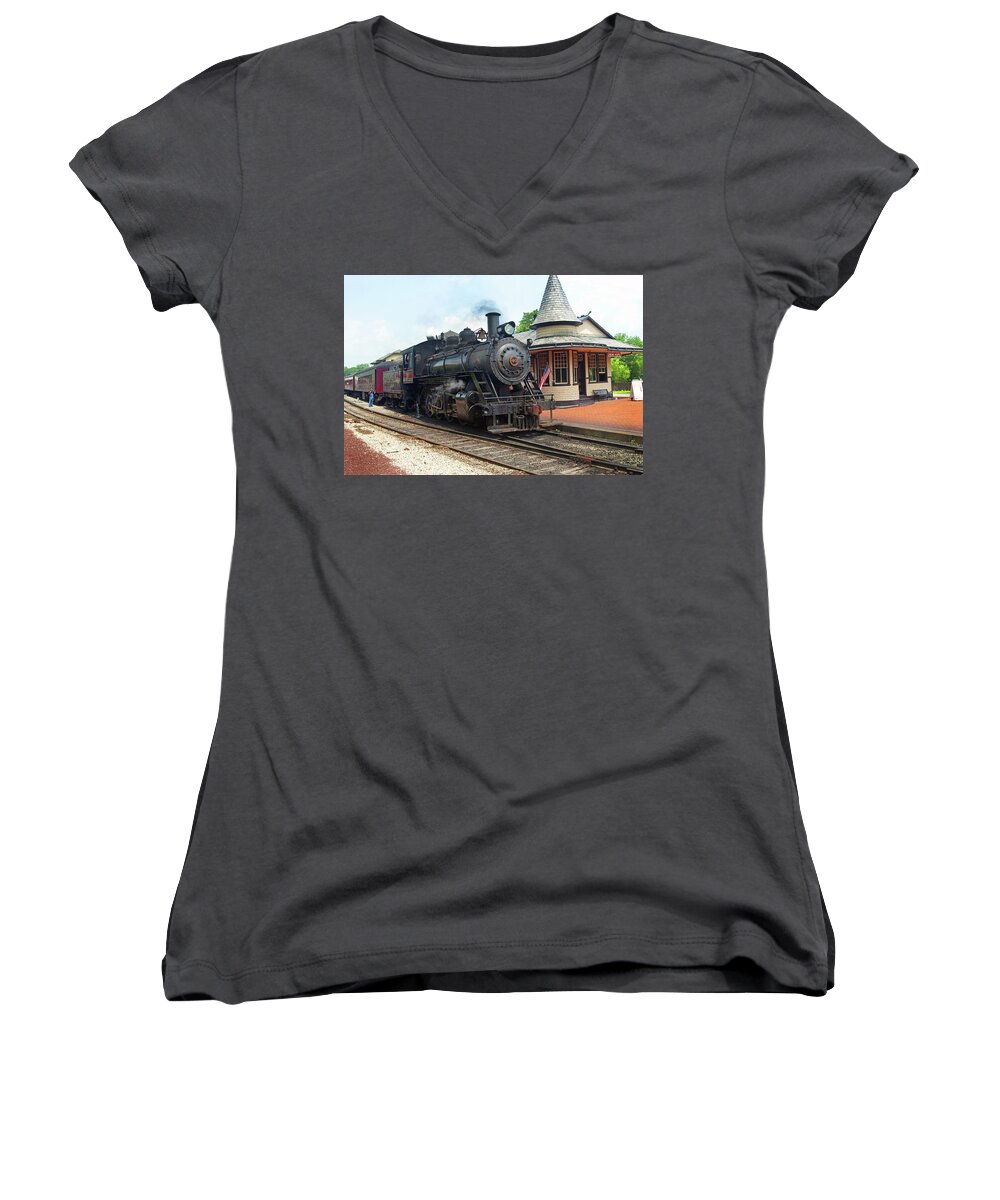 D2-rr-0675 Women's V-Neck featuring the photograph New Hope Station by Paul W Faust - Impressions of Light