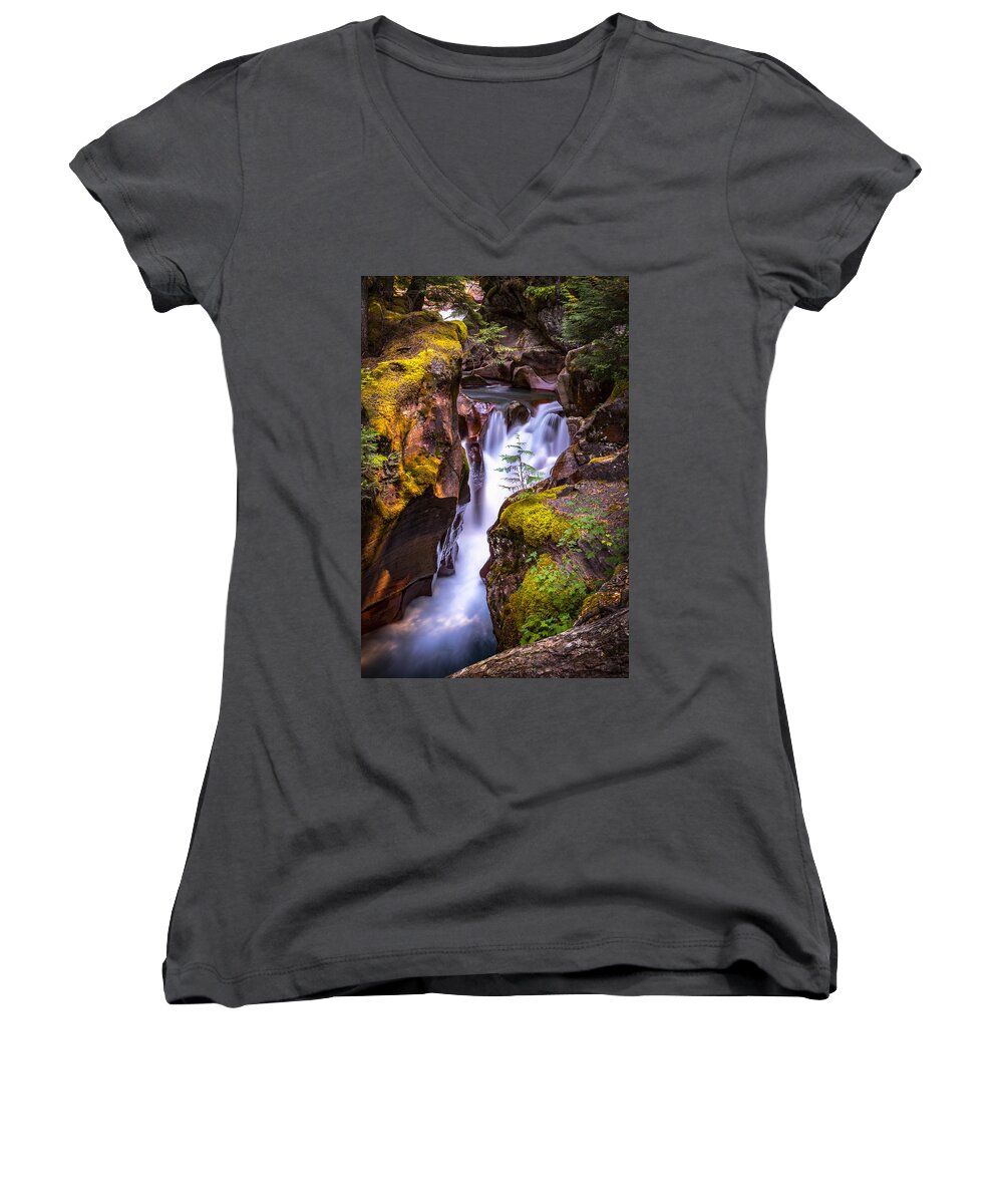Avalanche Gorge Women's V-Neck featuring the photograph Out On A Ledge by Ryan Smith