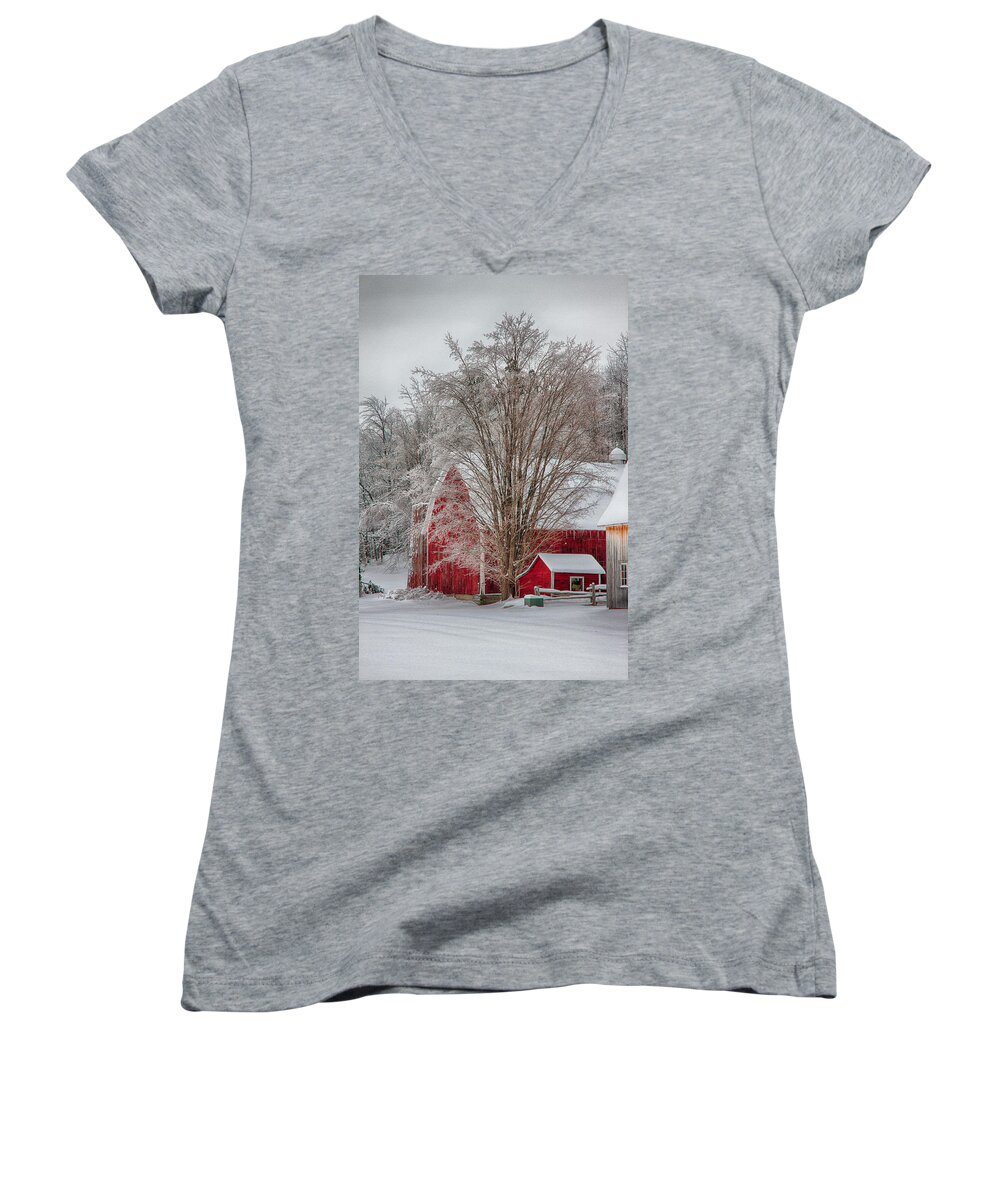 Scenic Vermont Photographs Women's V-Neck featuring the photograph Red vermont barn #2 by Jeff Folger