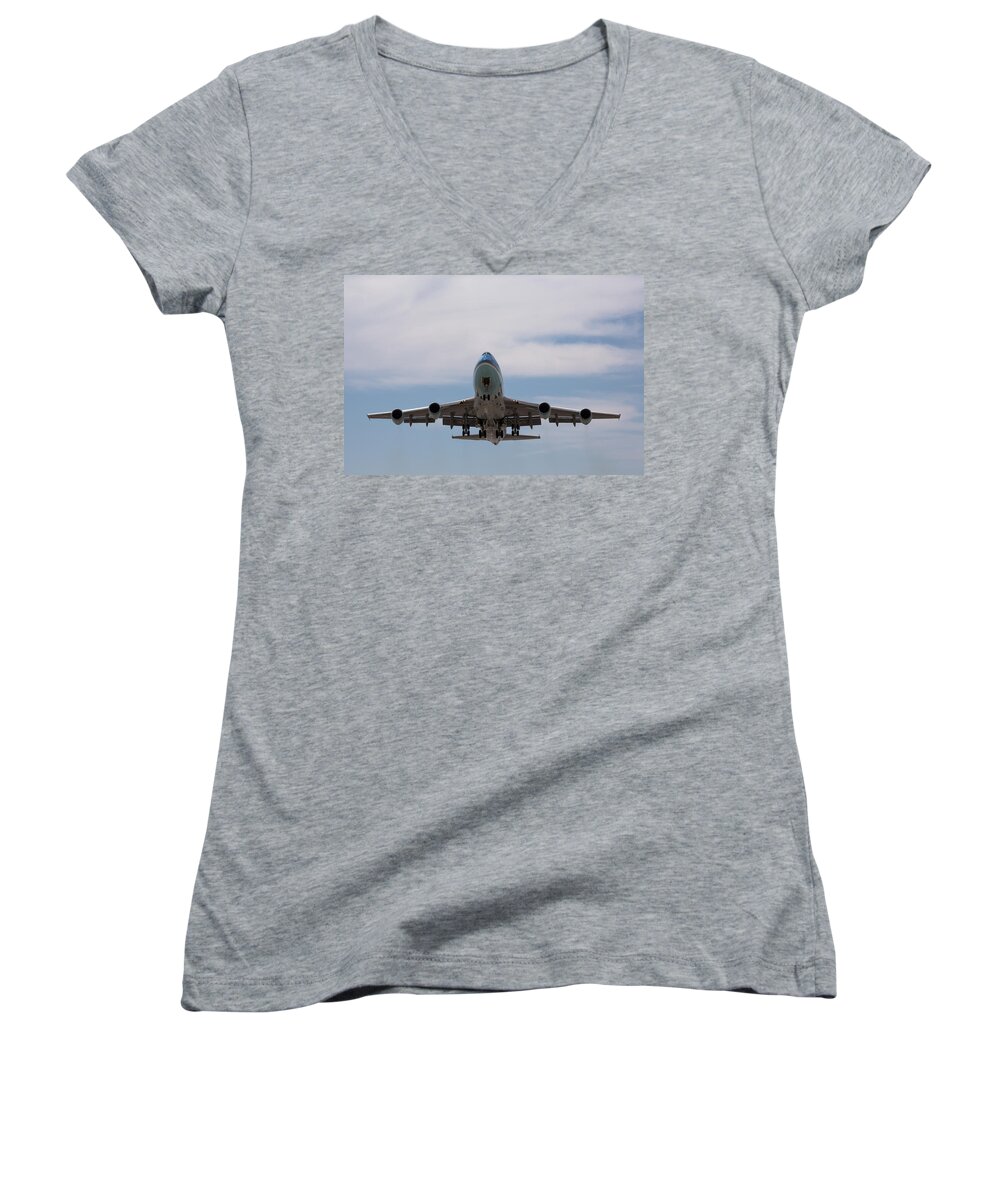 Usa Women's V-Neck featuring the photograph Air Force One Aloft by John Daly