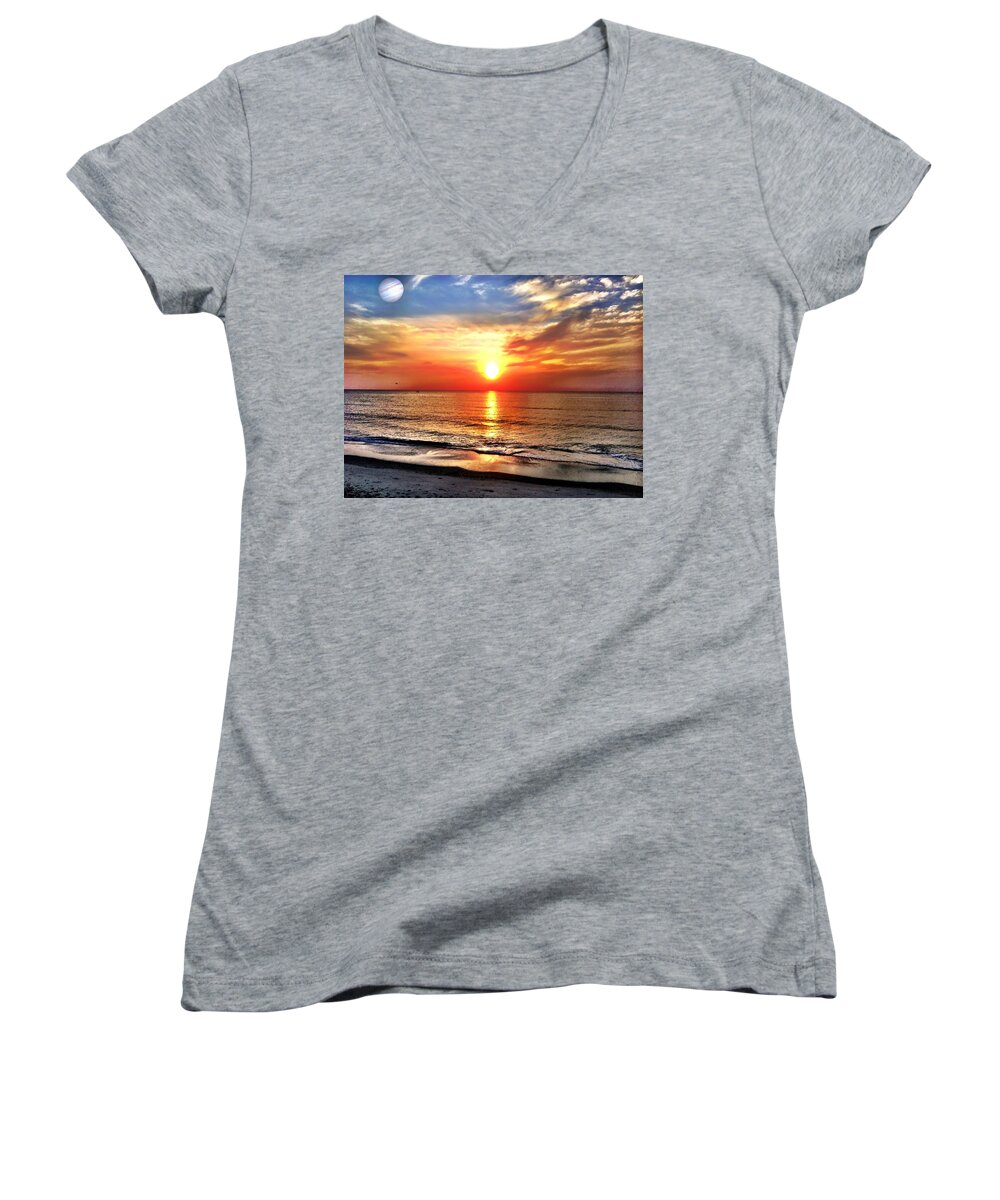 Jupiter Women's V-Neck featuring the photograph Alignment by Carlos Avila