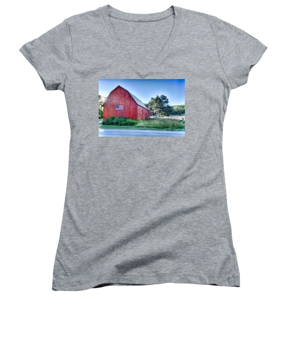 Michigan Women's V-Neck featuring the photograph American Barn by Sebastian Musial