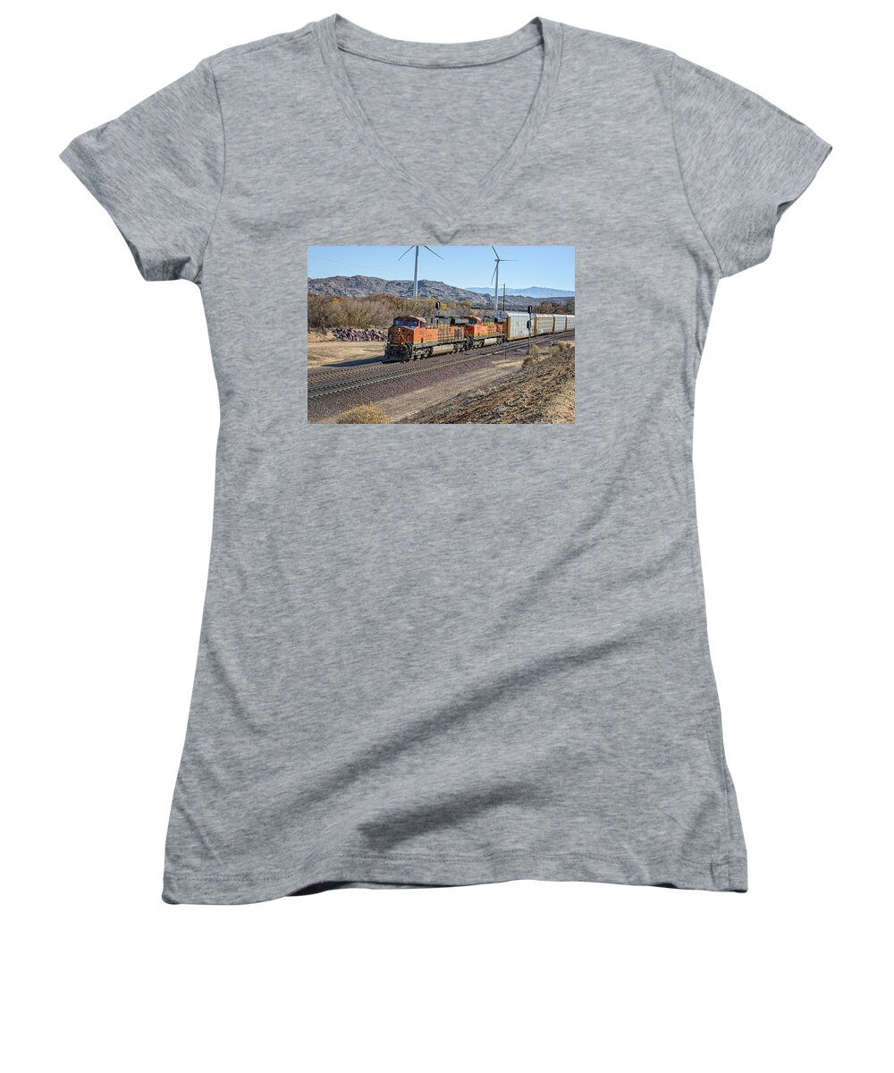 Bnsf Women's V-Neck featuring the photograph Bnsf 7454 by Jim Thompson