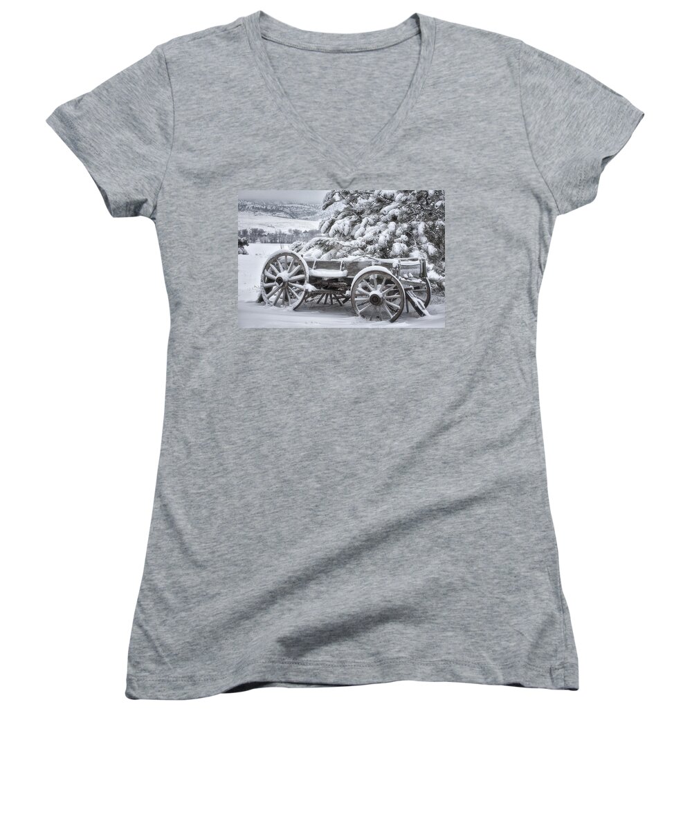 Snow Women's V-Neck featuring the photograph Colorado Wagon by Darren White