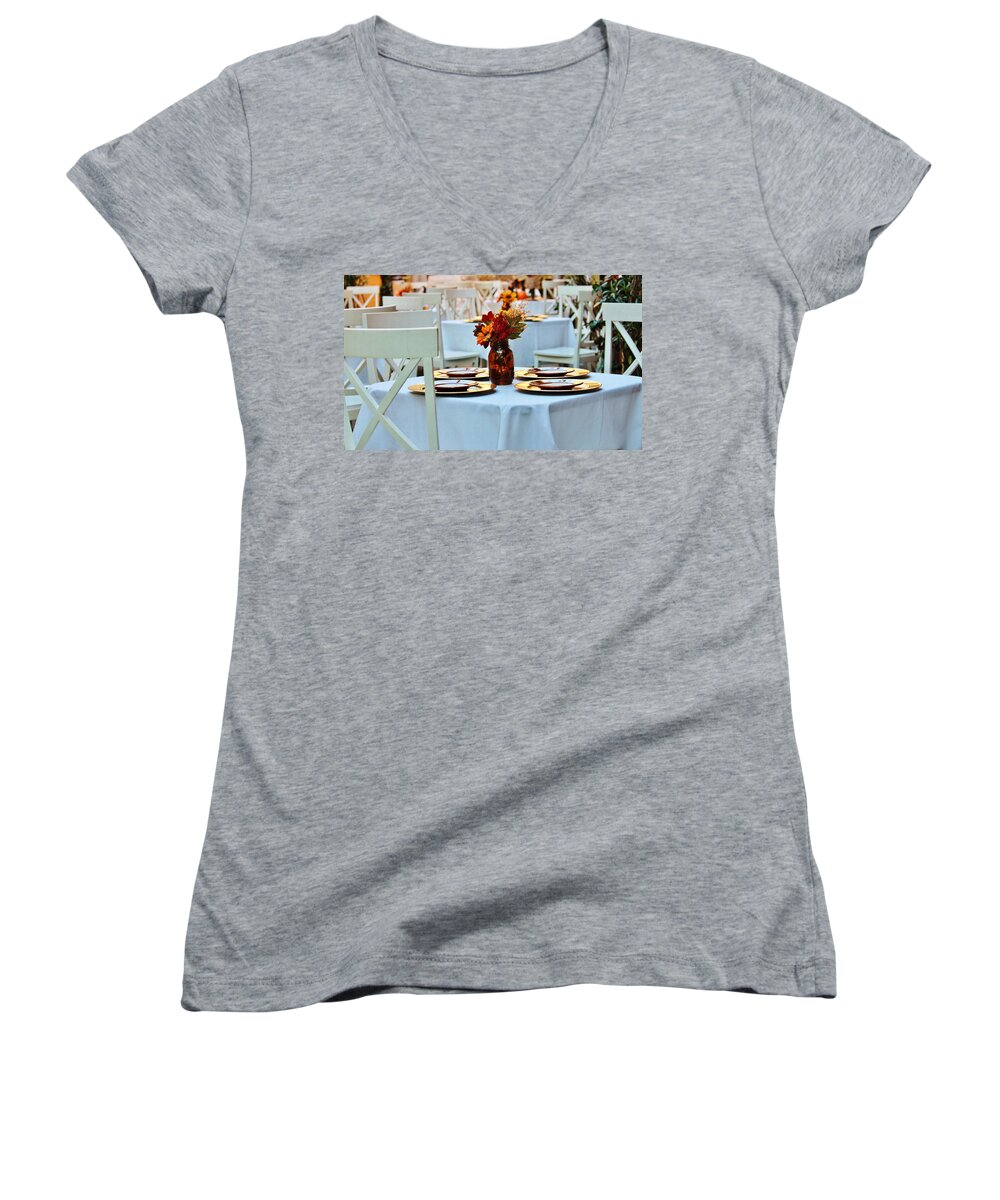 Outdoor Dining Women's V-Neck featuring the photograph Georgetown Bistro by Cynthia Guinn