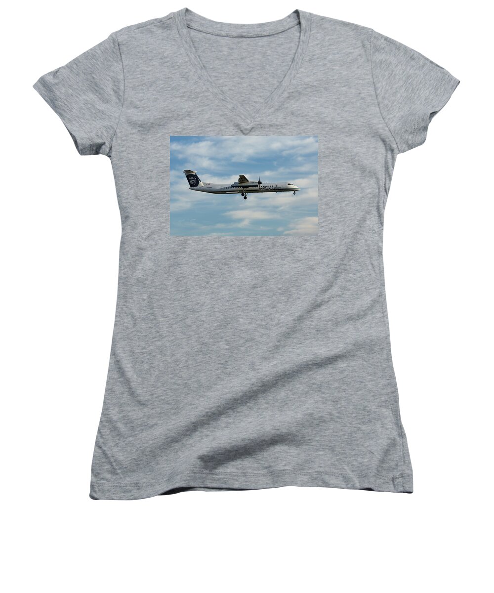 Horizon Women's V-Neck featuring the photograph Horizon Airlines Q-400 Approach by John Daly