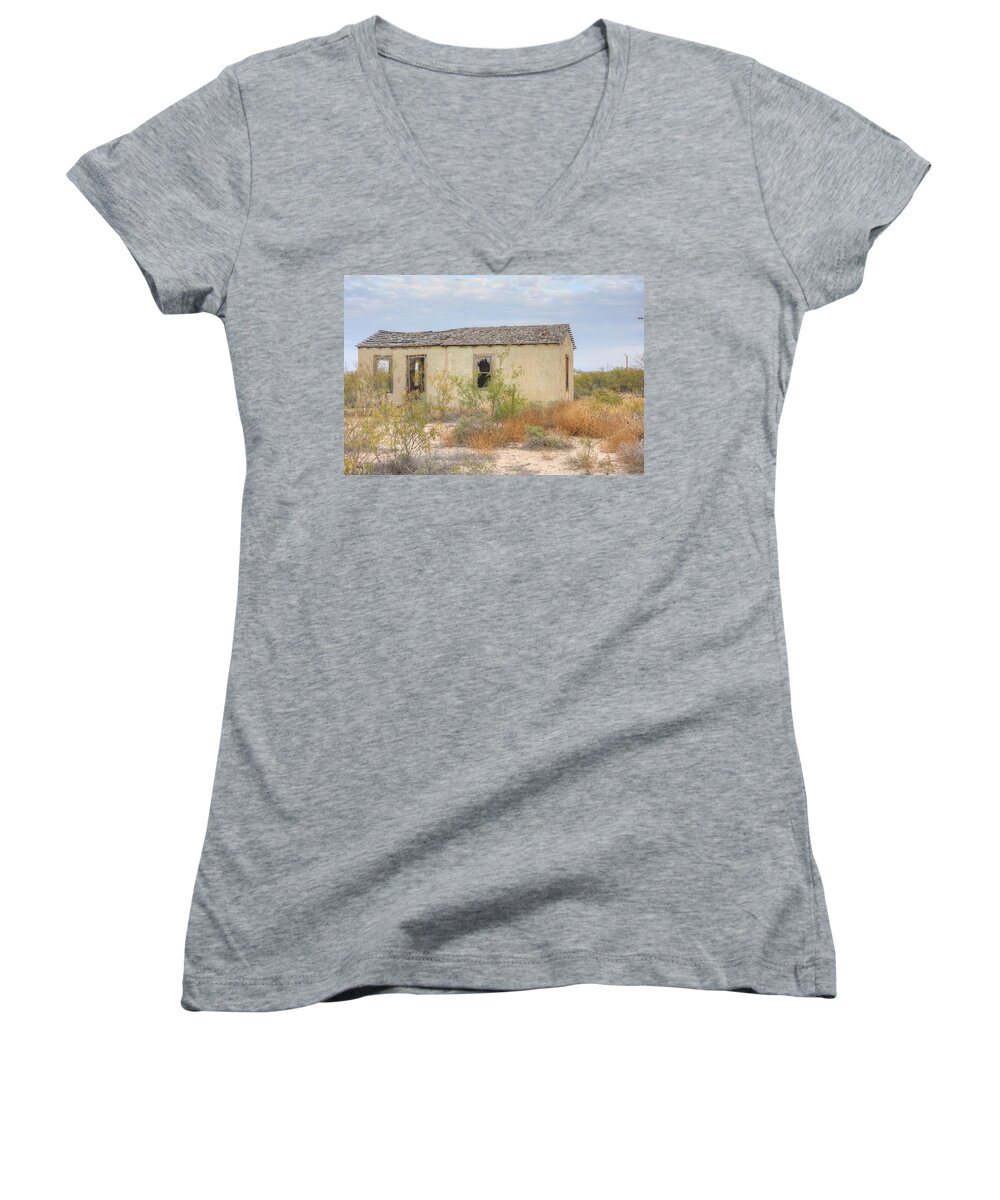 Old House Women's V-Neck featuring the photograph House in Ft. Stockton Offset by Lanita Williams